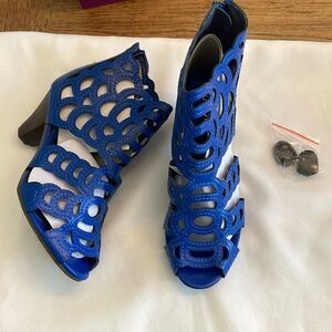 RASOLLI BLUE CUTOUT SHOOTIES.  NEW.
